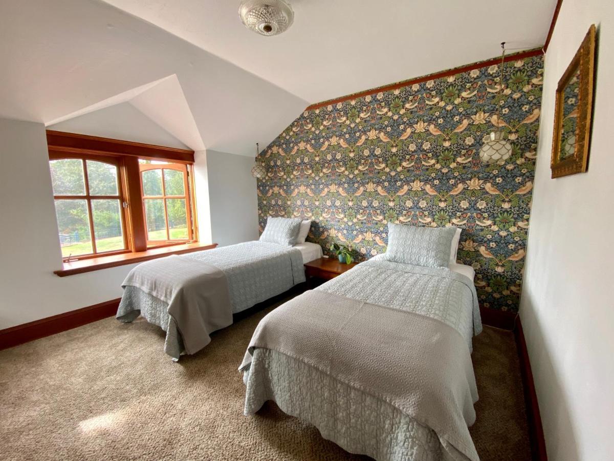 Mount Tom House Bed and Breakfast Harrisburg Exteriör bild